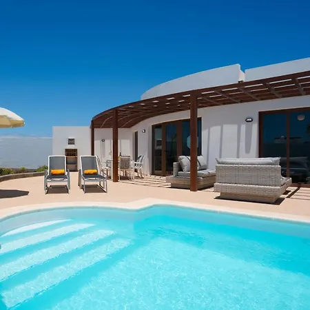 Luar -secluded, Sophisticated & Chic