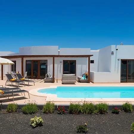 Villa Luar -secluded, Sophisticated & Chic *
